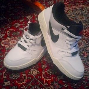 Whire men's Nike full force size 10.5
